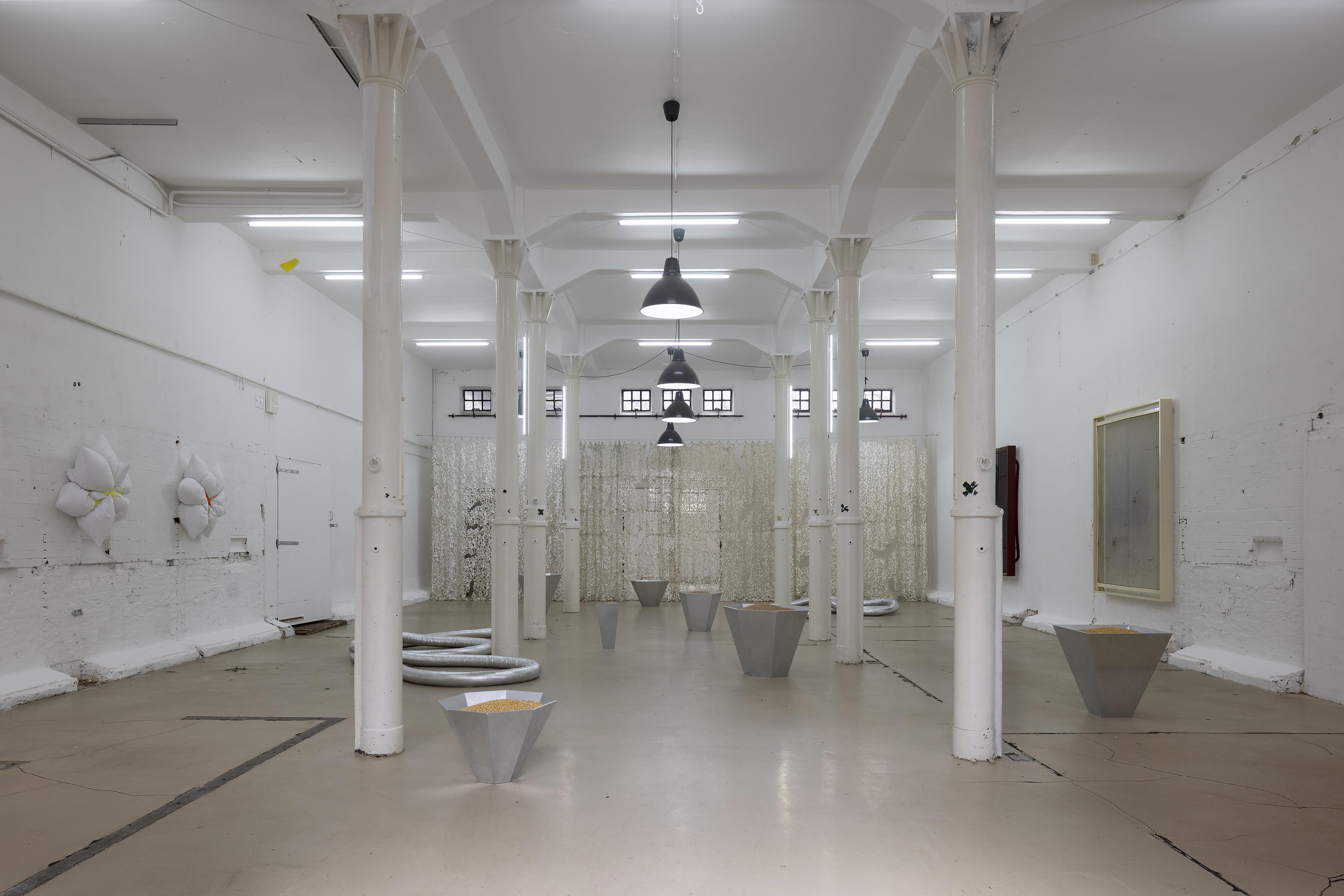 overview-front-full-stop_22037-01