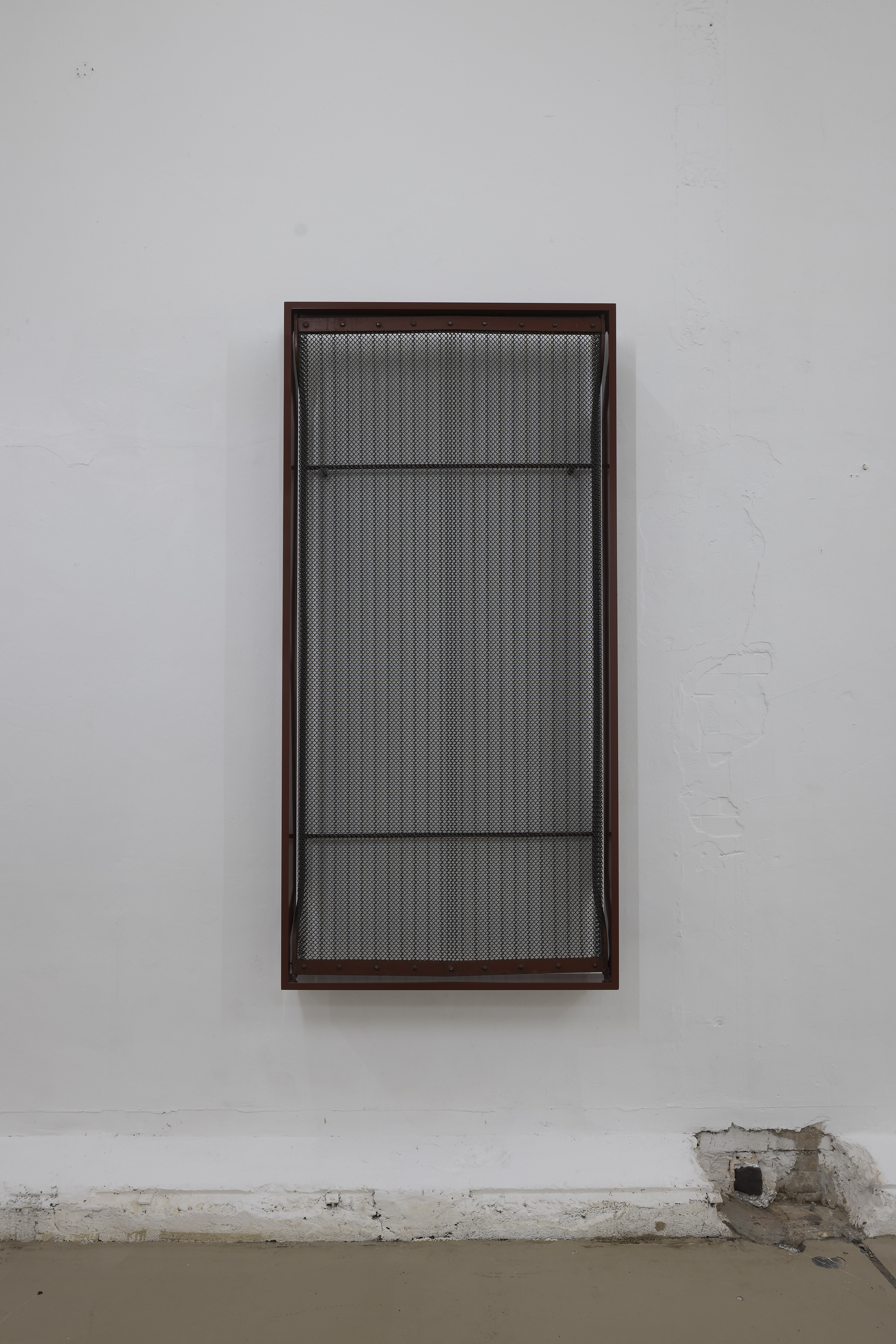 untitled-squatting-brown-full-stop_22037-25